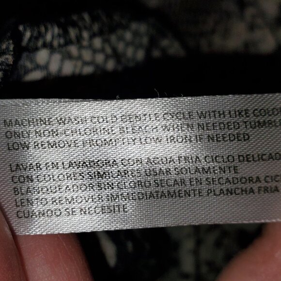 Snakeskin Stretchy w/ gold Metallic blouse – M - Picture 7 of 7